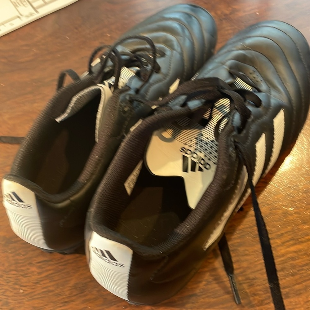 Men’s turf soccer shoes